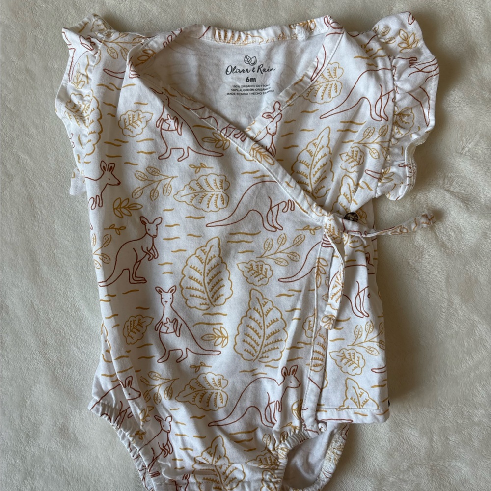Oliver & Rain  White and Gold Kangaroo Print Kids One Piece 3-6M